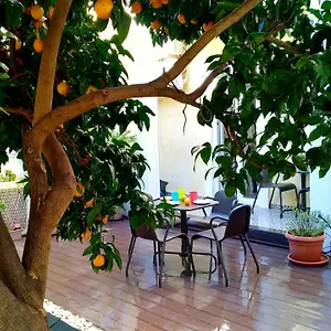 https://sunny-orange-garden-apartment-in-central-lisbon.hotels-lisbon-portugal.com