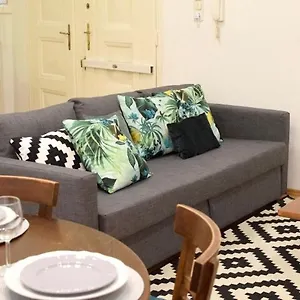 https://imolas-place-in-downtown-budapest-by-the-danube.inbudapesthotels.com